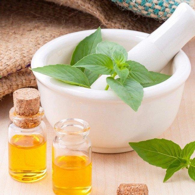 Рецепти с рициново масло за млада кожа и красива коса