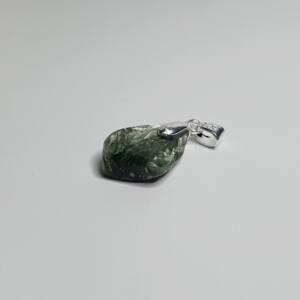 Висулка със серафинит