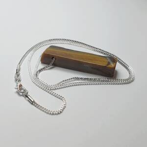 Висулка с тигрово око
