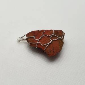 Висулка с камък червен яспис