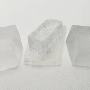 Исландски шпат (прозрачен бял кубичен калцит)