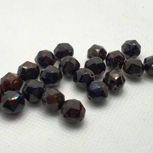 Мъниста от биотит фасетирани 7,5-8 мм