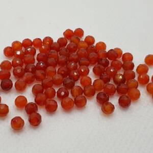 Мъниста от камък червен ахат фасетирани 4 мм
