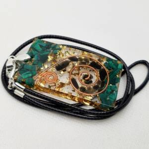 Висулка оргонит плочка с малахит - енергиен стимулатор