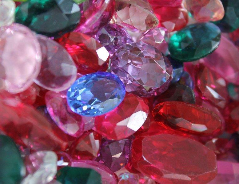 Въздействие на цветовете на камъните върху човека