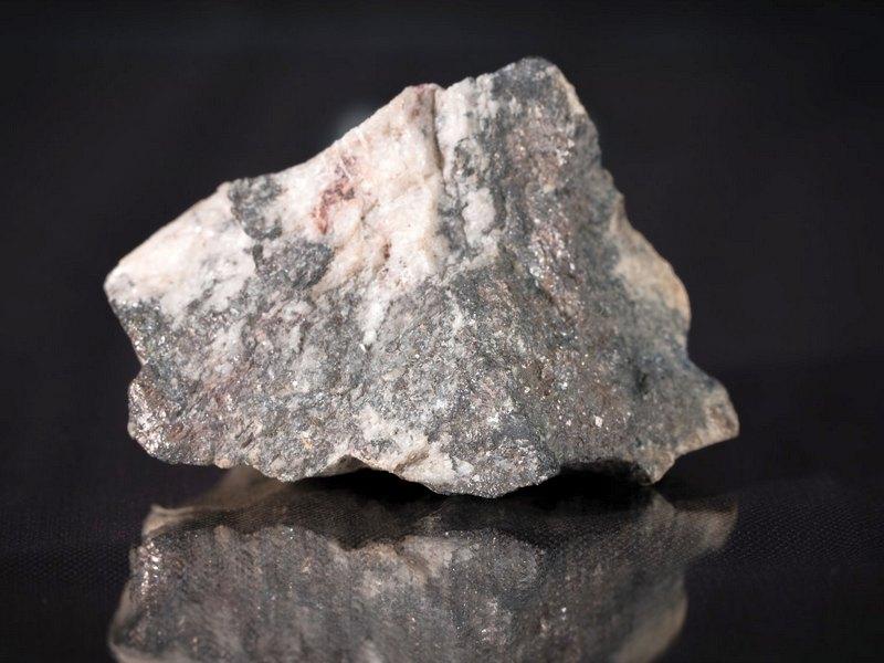 камък молибденит