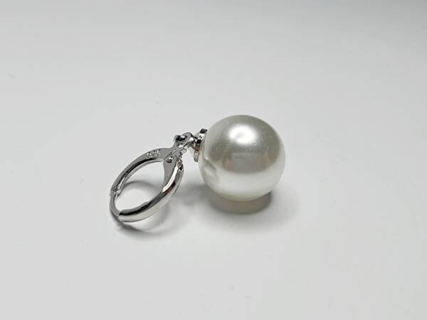 Сребърна висулка с бяла перла