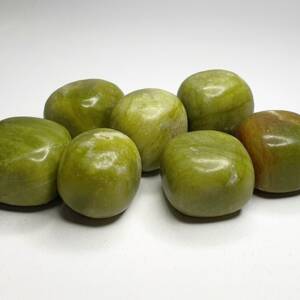Камък маслинов нефрит