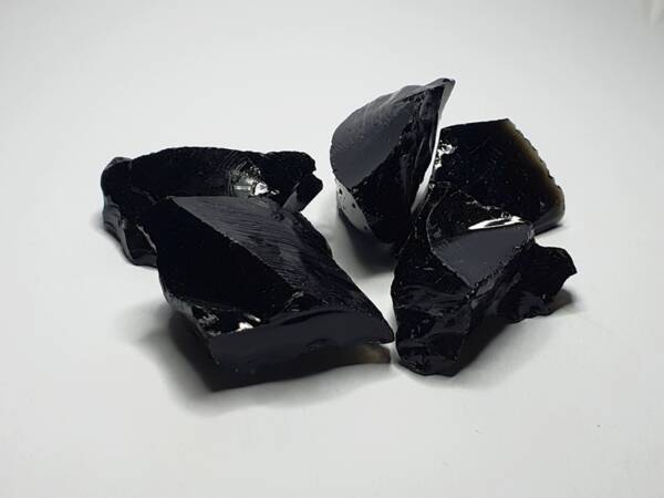 Камък черен обсидиан (необработен)