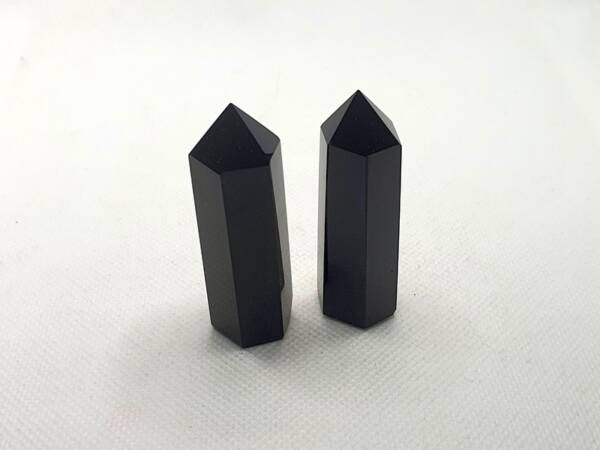 Обелиск от камък черен обсидиан (шестостенна колона) 40-50 мм