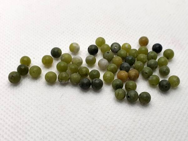 Мъниста от камък серпентин (жълто-зелен) 4 мм