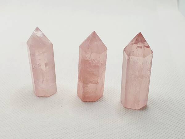 Обелиск от камък розов кварц (шестостенна колона) 40-50 мм