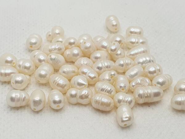 Мъниста от бяла речна перла 4-5 мм