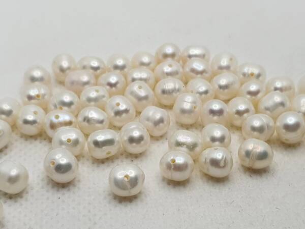 Мъниста от бяла речна перла 6-7 мм
