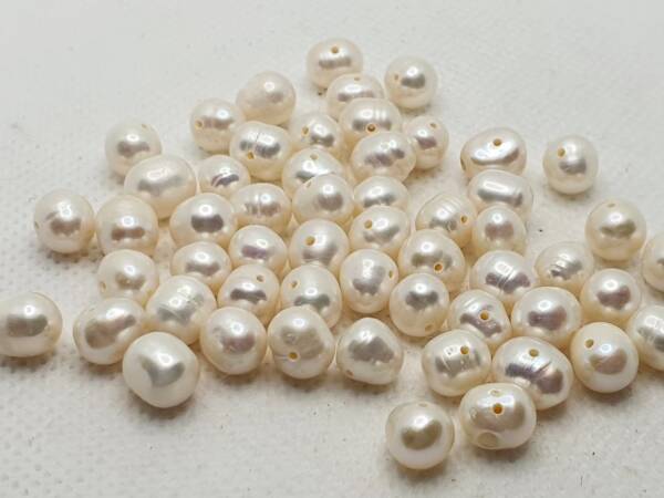 Мъниста от бяла речна перла 7-8 мм