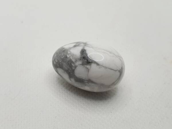 Яйце от камък бял тюркоаз