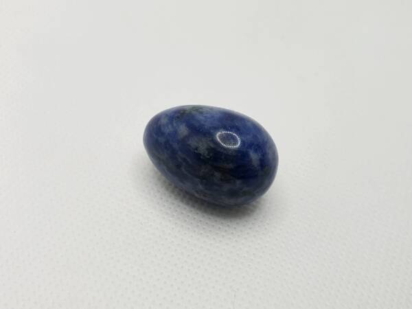Яйце от камък сини вени