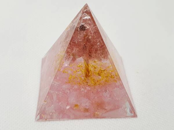 Оргонит пирамида с розов кварц и ягодов кварц 50 мм