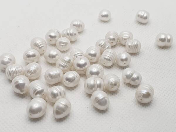 Мъниста от бяла речна перла 9-10 мм
