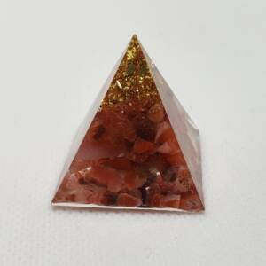 Оргонит пирамида с червен яспис 30 мм