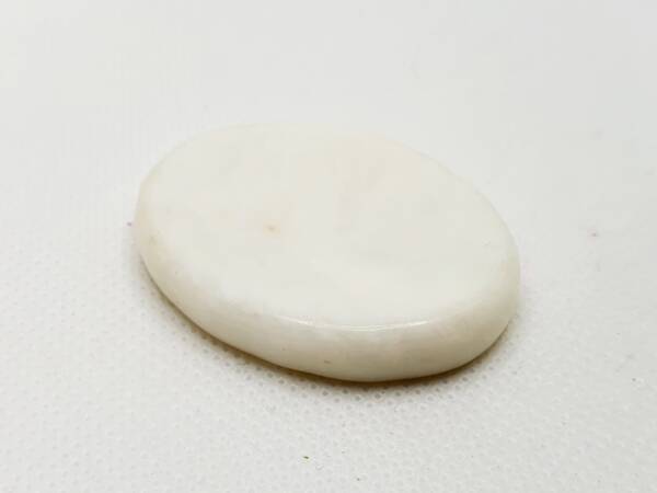 Овал от камък бял нефрит за обработка на чакрите 45Х35 мм
