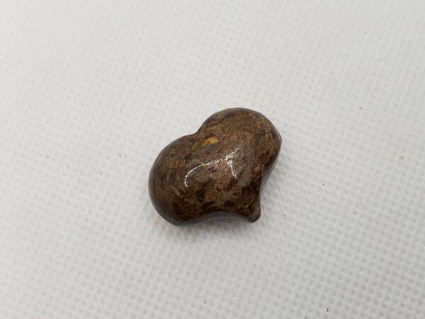 Сърце от камък бронзит 25Х20 мм