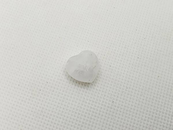 Сърце от камък бял кварц 15 мм