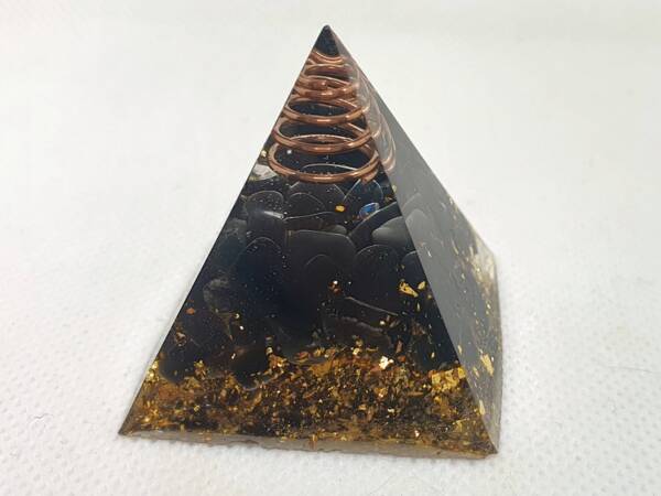 Оргонит пирамида с черен обсидиан 40 мм