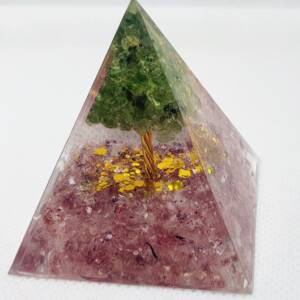 Оргонит пирамида с розов кварц и зелен флуорит 50 мм